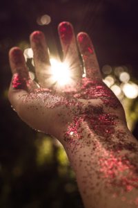 glitter-on-hand