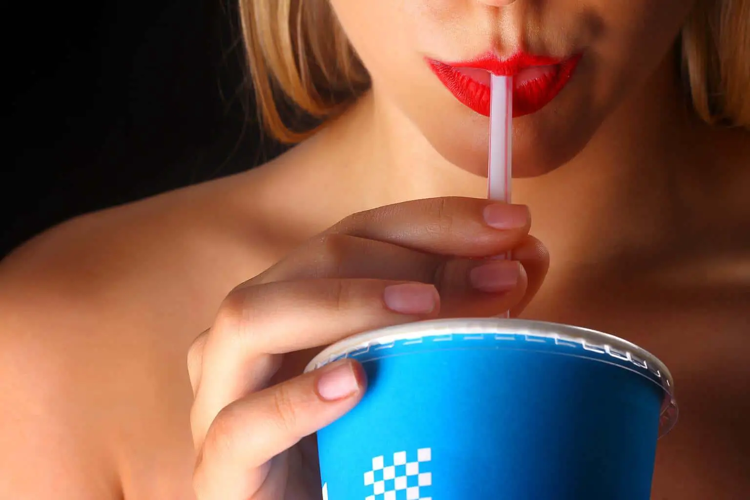 plastic-straw-woman-red-lips