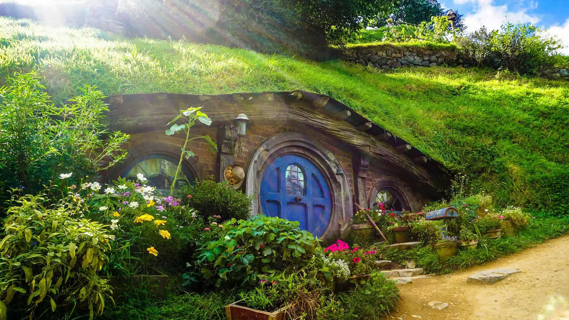 green eco house hobbits