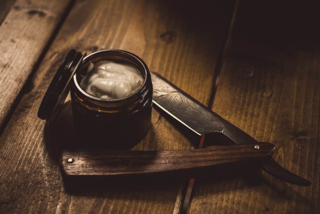 straight razor with wooden handle